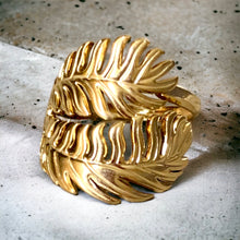 Stainless steel adjustable feather ring. Gold, waterproof.