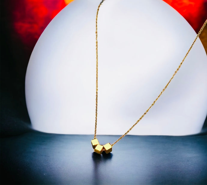 Stainless steel triple cube minimalist necklace. Gold, waterproof.