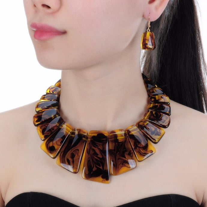 UNUSUAL Resin Gold Natural Brown Shades Short Collar Necklace Set