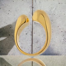 Stainless steel simplistic statement ring. Gold, waterproof.