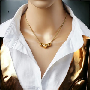 Stainless steel triple ball necklace. Gold, waterproof.