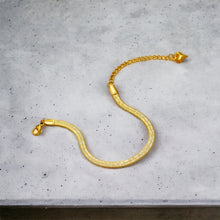 Stainless steel leopard print bracelet. Gold, waterproof.